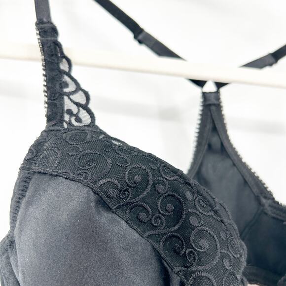 Victorias Secret VS Vintage Lingerie Satin Lace Underwire Racerback Bra Size 34B - Picture 2 of 7